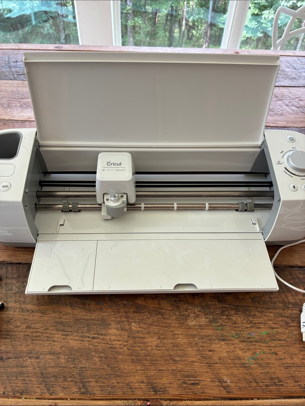 Cricut Explore One Cutting Machine in White with Roll of Black Vinyl EUC - Picture 5 of 5